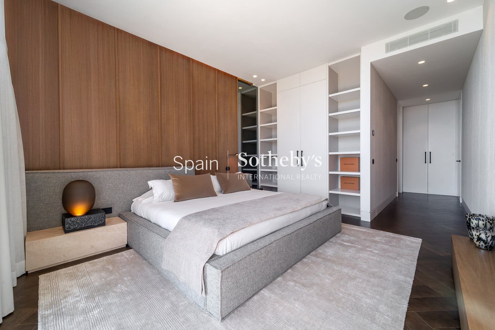 6 bedroom Villa for sale in Golden Mile with pool garage - € 14,950,000 (Ref: 9611999)