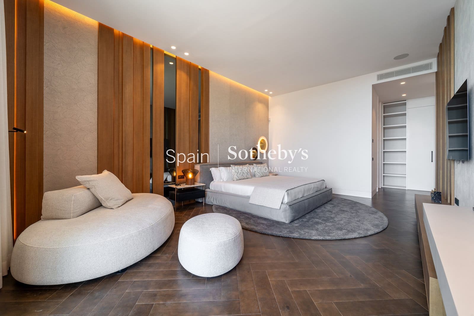 6 bedroom Villa for sale in Golden Mile with pool garage - € 14,950,000 (Ref: 9611999)