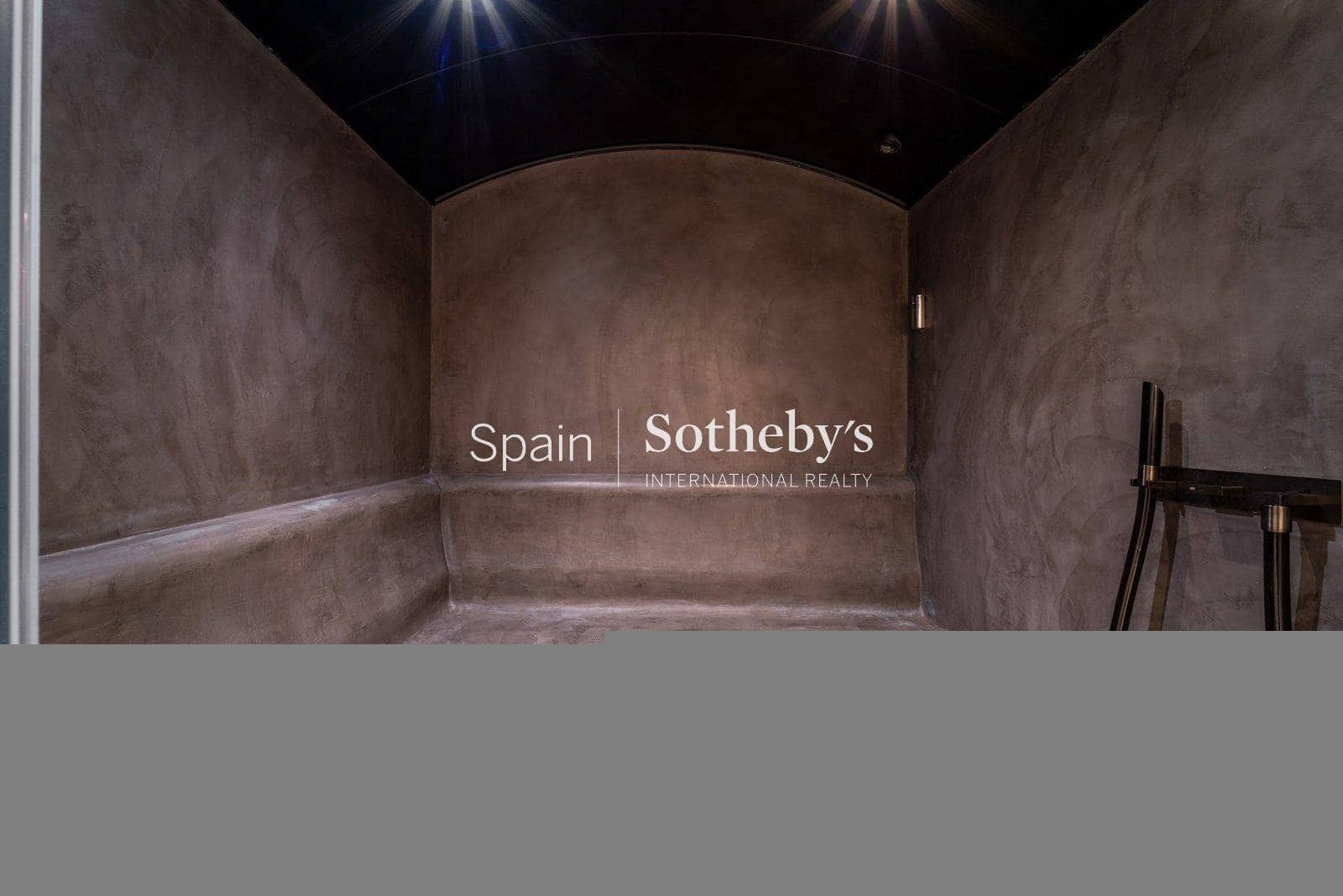 6 bedroom Villa for sale in Golden Mile with pool garage - € 14,950,000 (Ref: 9611999)