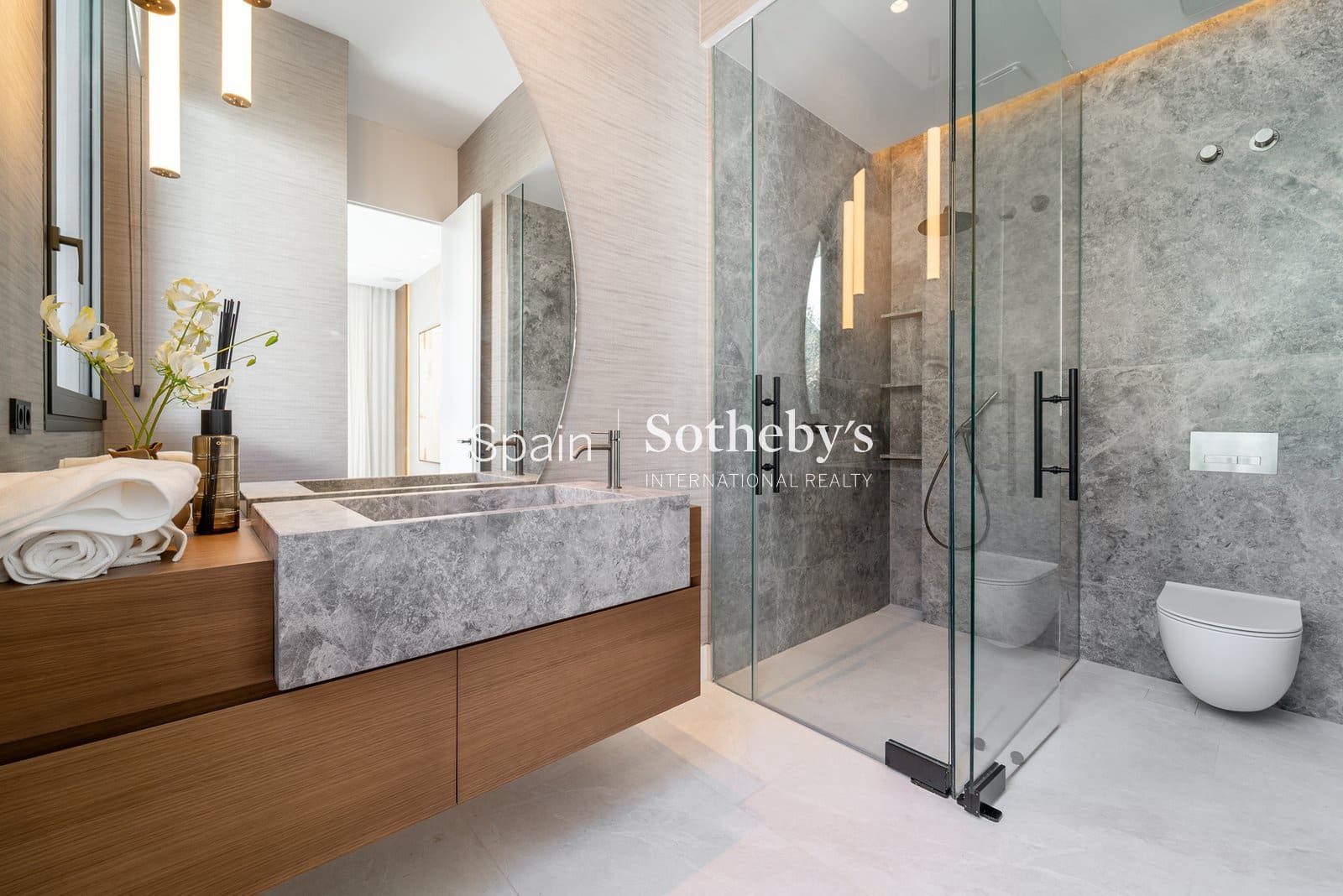 6 bedroom Villa for sale in Golden Mile with pool garage - € 14,950,000 (Ref: 9611999)