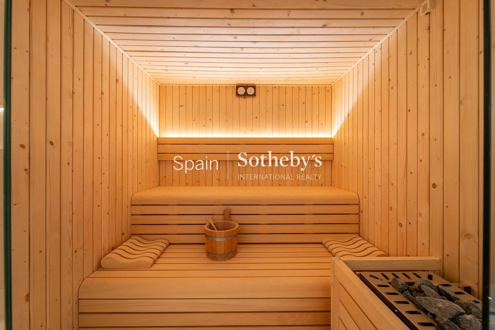 6 bedroom Villa for sale in Golden Mile with pool garage - € 14,950,000 (Ref: 9611999)