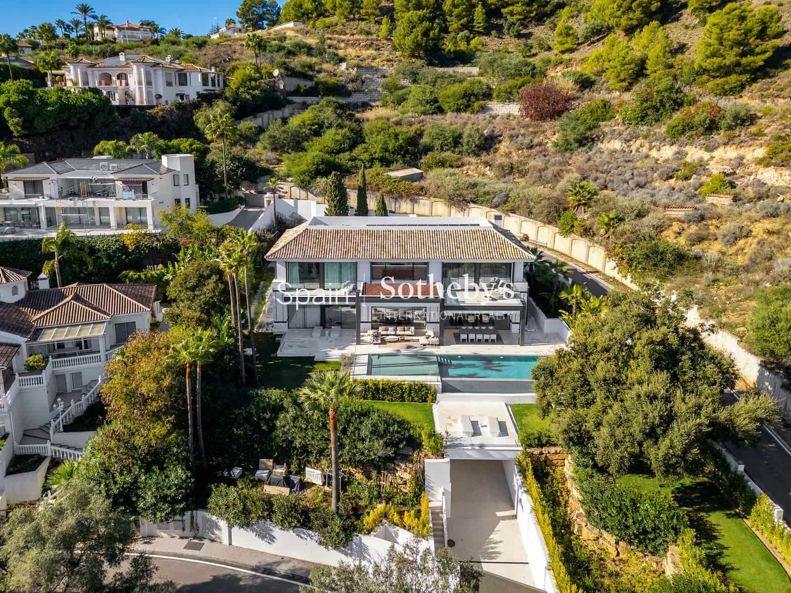 6 bedroom Villa for sale in Golden Mile with pool garage - € 14,950,000 (Ref: 9611999)