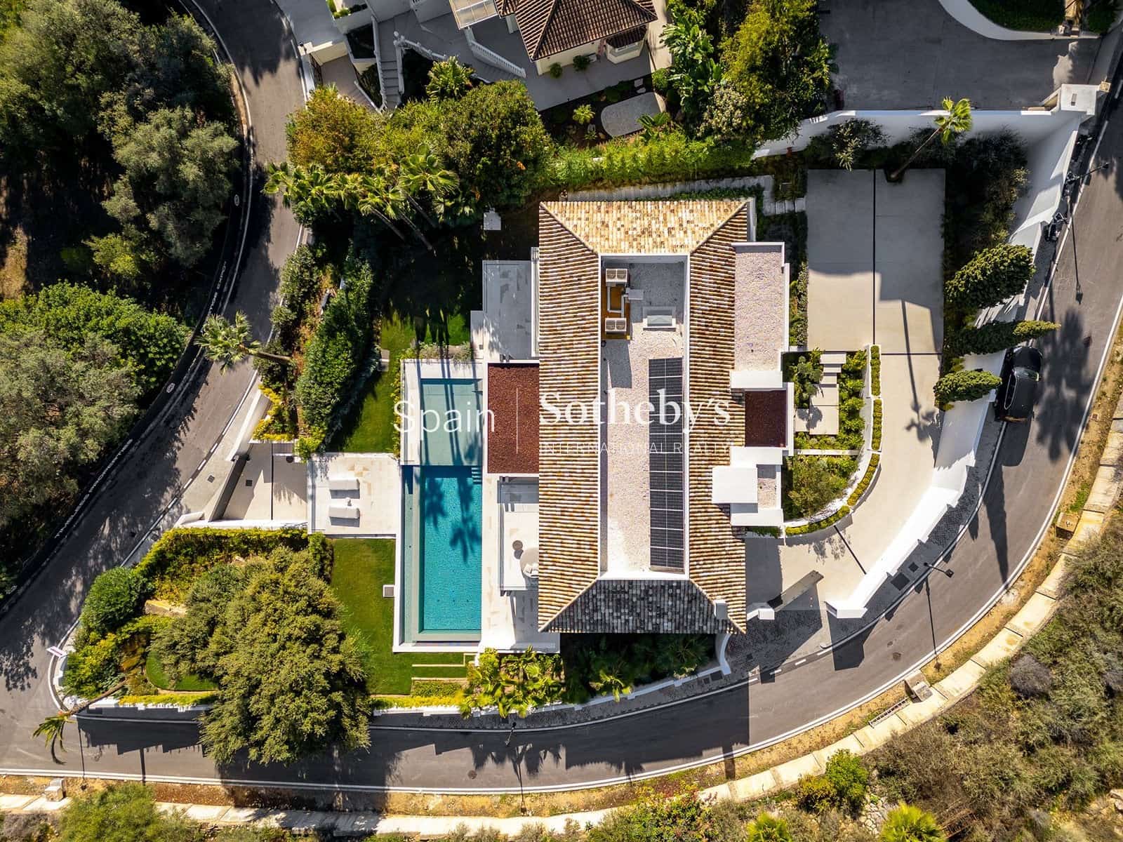 6 bedroom Villa for sale in Golden Mile with pool garage - € 14,950,000 (Ref: 9611999)