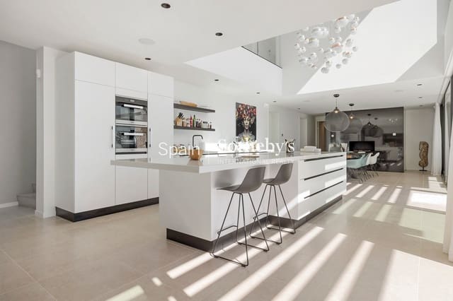 5 sypialnia Willa na sprzedaż w El Paraíso, Benahavís z basenem garażem - 4 950 000 € (Ref: 9628290)