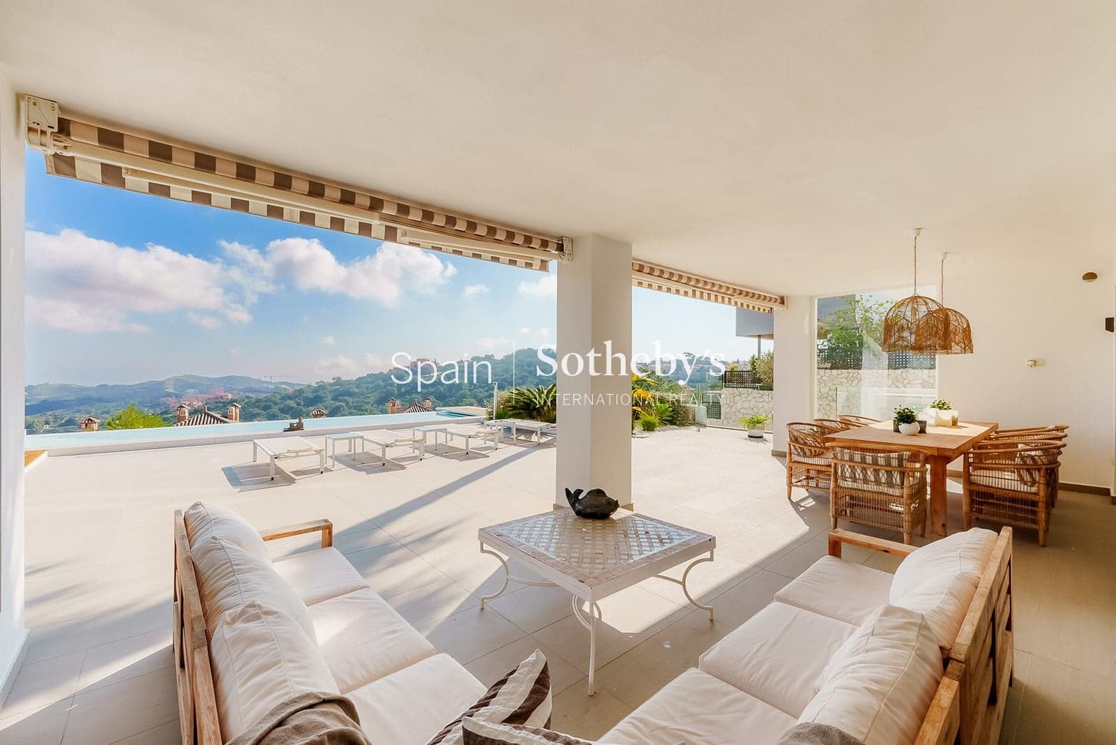 5 slaapkamer Villa te koop in La Mairena met zwembad garage - € 2.400.000 (Ref: 9630556)