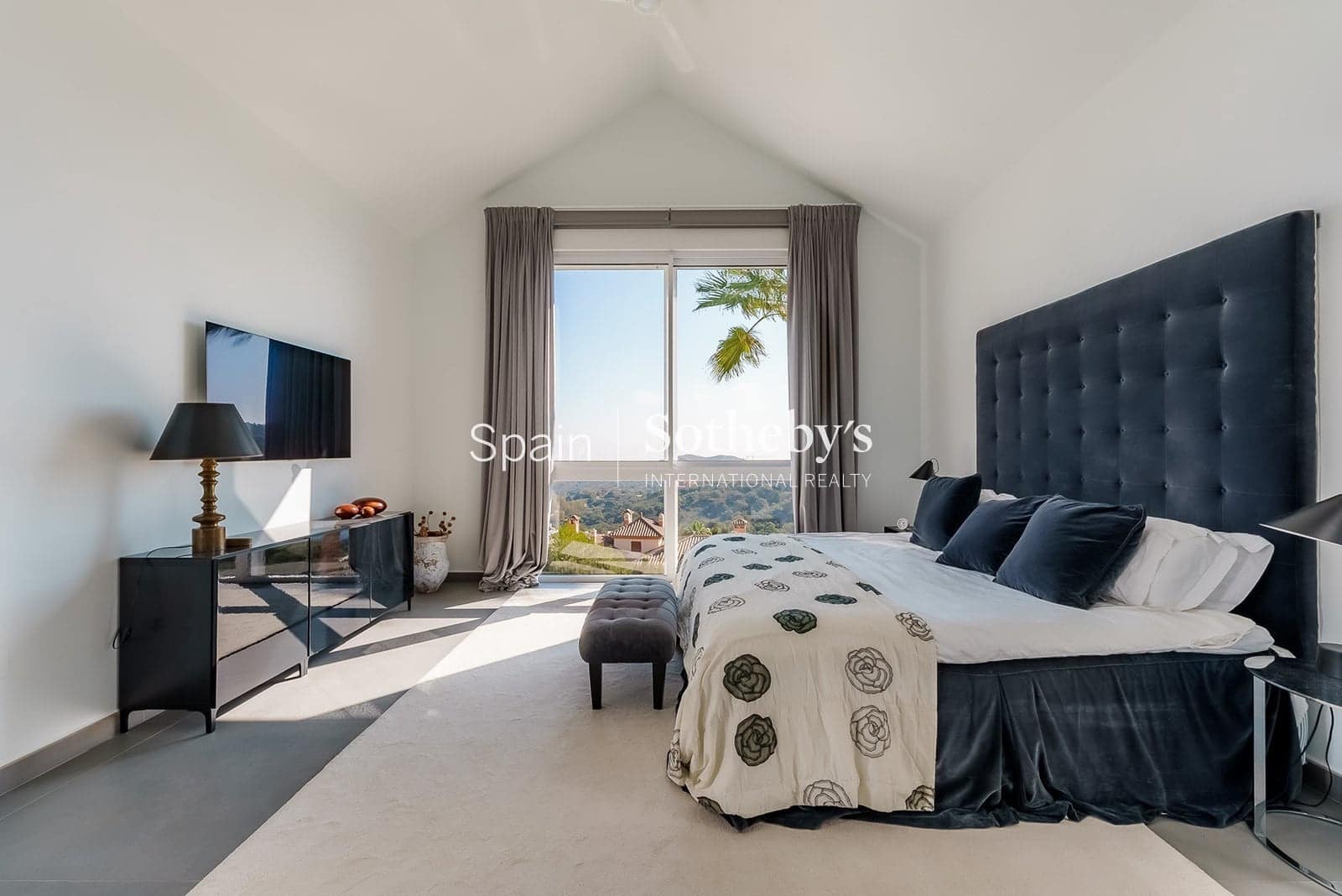 5 slaapkamer Villa te koop in La Mairena met zwembad garage - € 2.400.000 (Ref: 9630556)