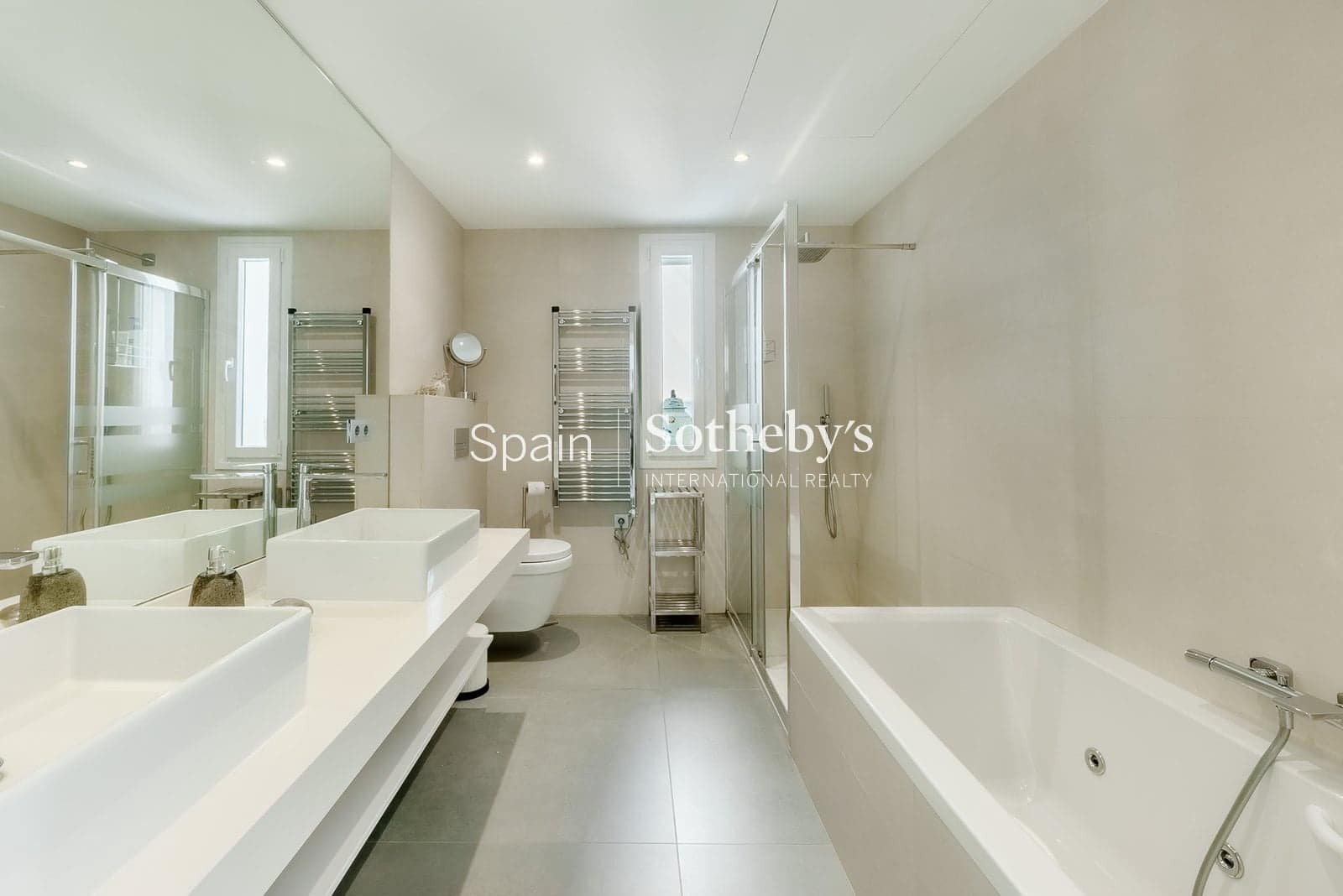 5 slaapkamer Villa te koop in La Mairena met zwembad garage - € 2.400.000 (Ref: 9630556)