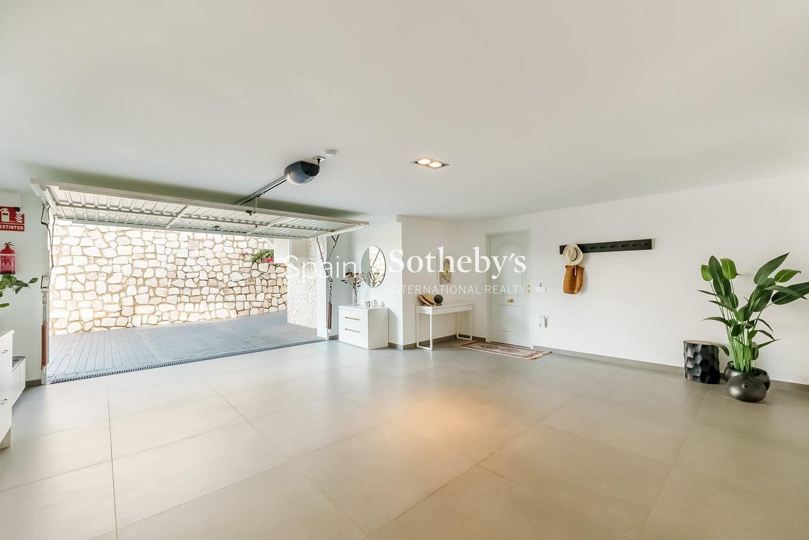 5 slaapkamer Villa te koop in La Mairena met zwembad garage - € 2.400.000 (Ref: 9630556)