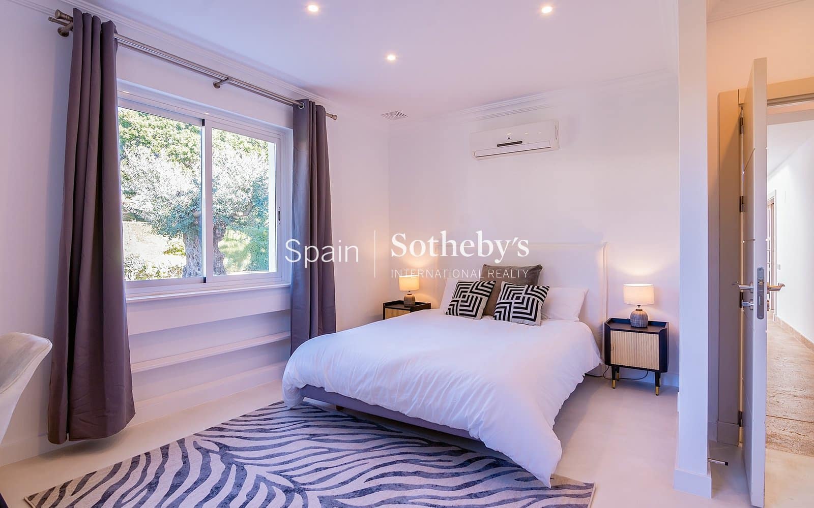 5 bedroom Villa for rent in Sotogrande with pool garage - € 10,000 (Ref: 9694432)