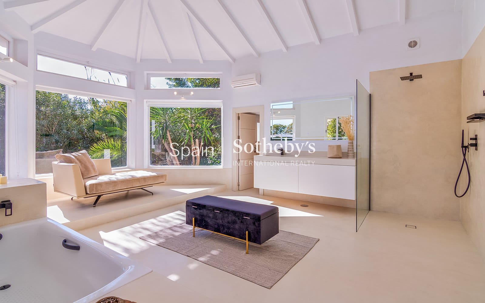 5 bedroom Villa for rent in Sotogrande with pool garage - € 10,000 (Ref: 9694432)