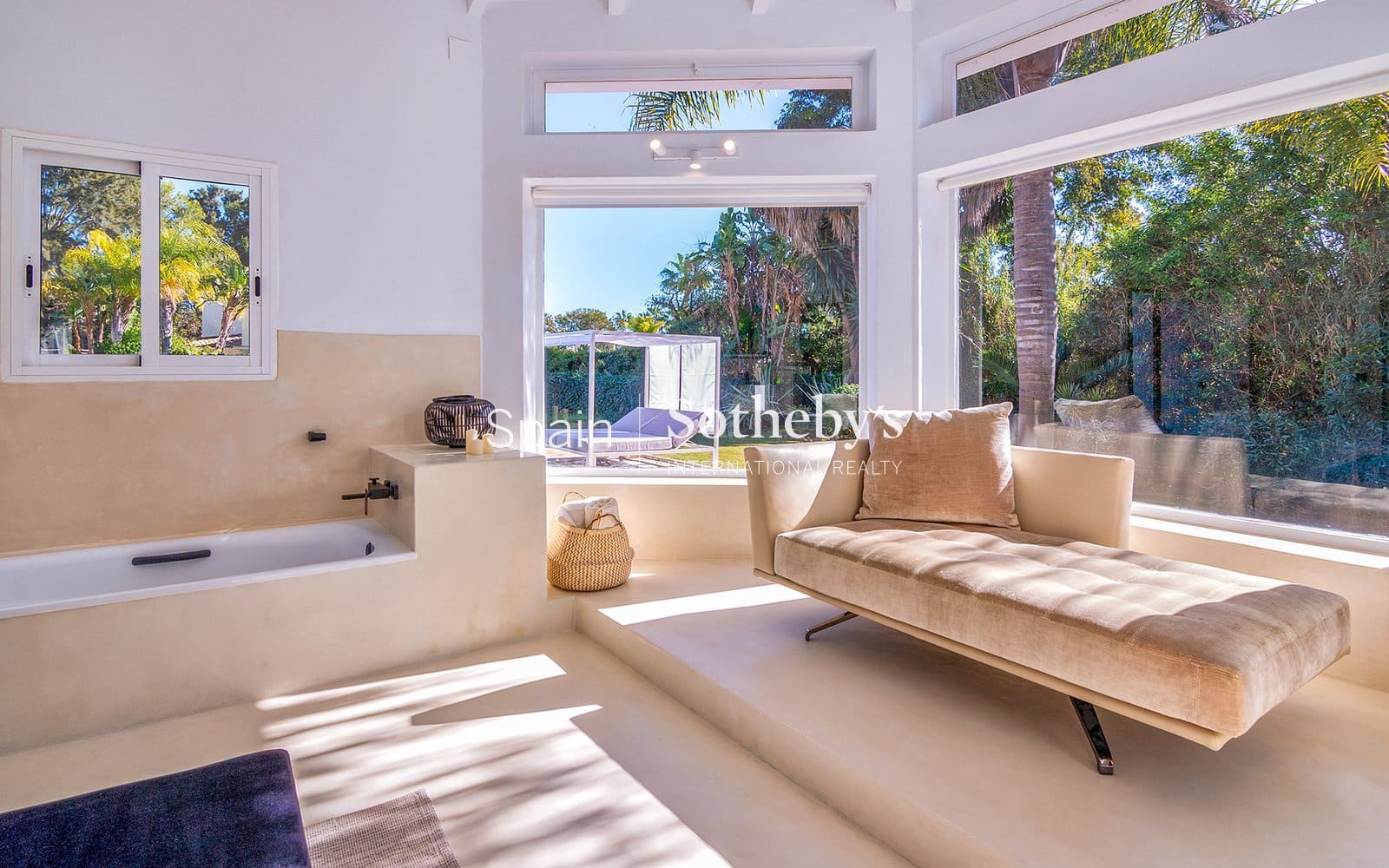 5 bedroom Villa for rent in Sotogrande with pool garage - € 10,000 (Ref: 9694432)