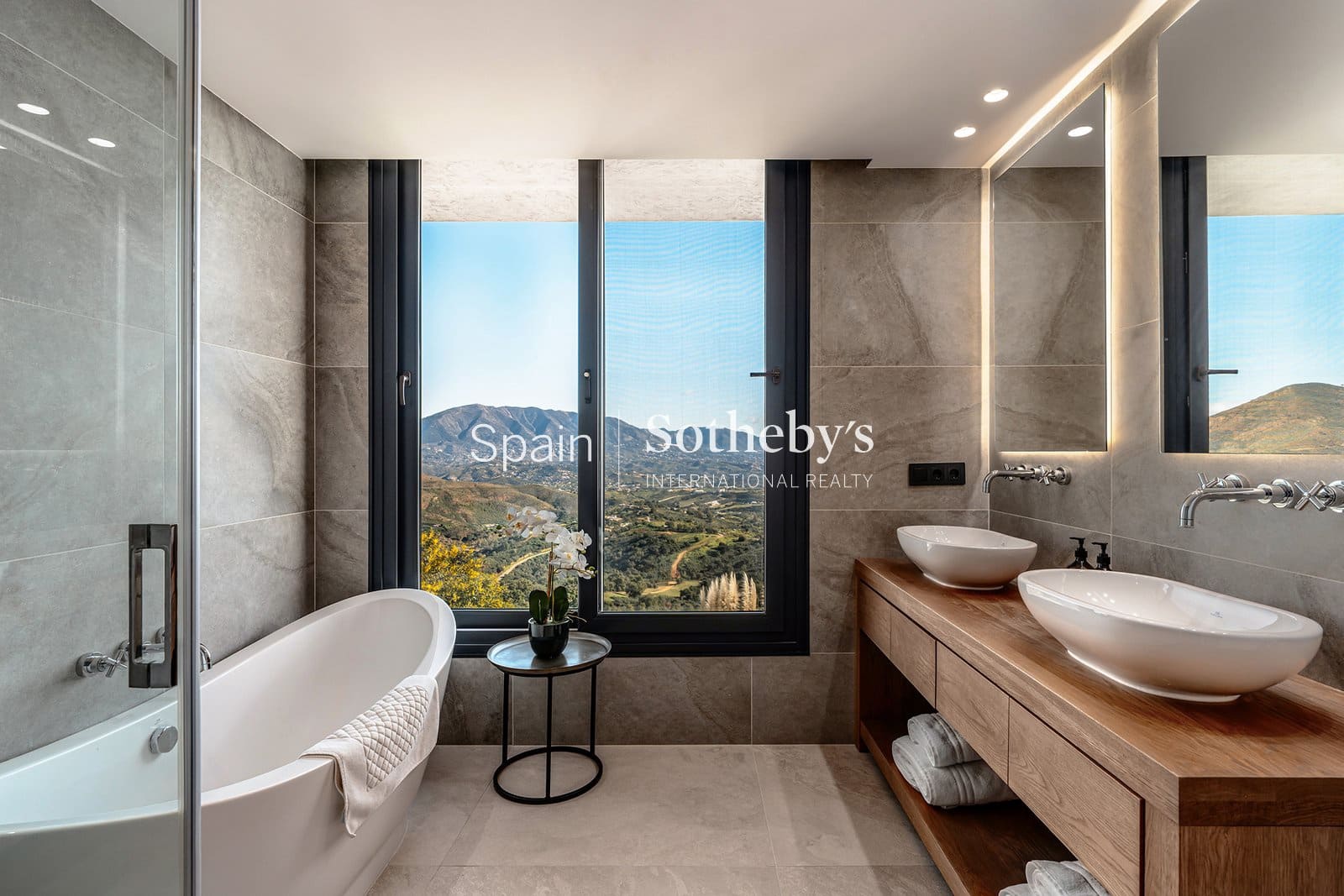 6 sovrum Villa till salu i Marbella med pool garage - 3 850 000 € (Ref: 9696752)