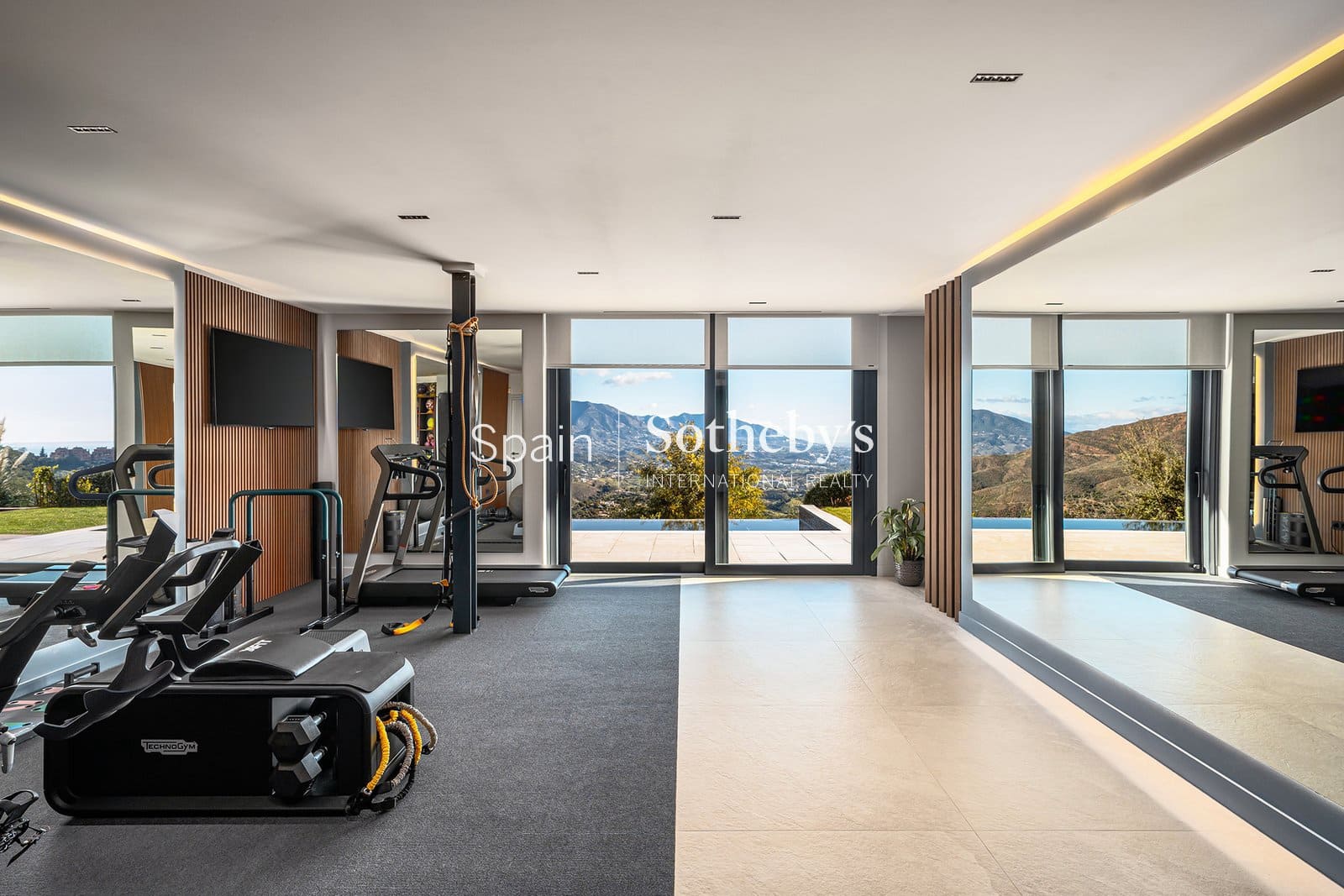 6 sovrum Villa till salu i Marbella med pool garage - 3 850 000 € (Ref: 9696752)