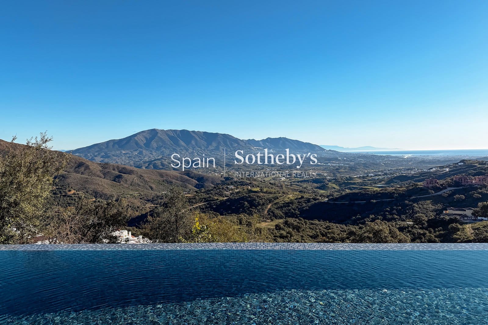 6 sovrum Villa till salu i Marbella med pool garage - 3 850 000 € (Ref: 9696752)