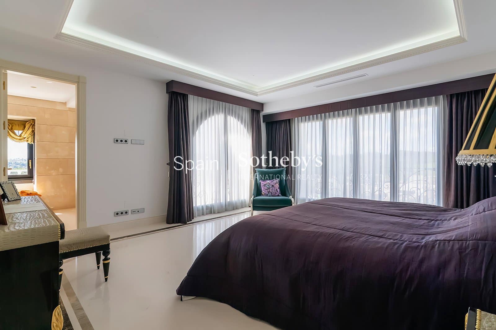 5 bedroom Villa for sale in Sotogrande with pool garage - € 6,850,000 (Ref: 9697763)