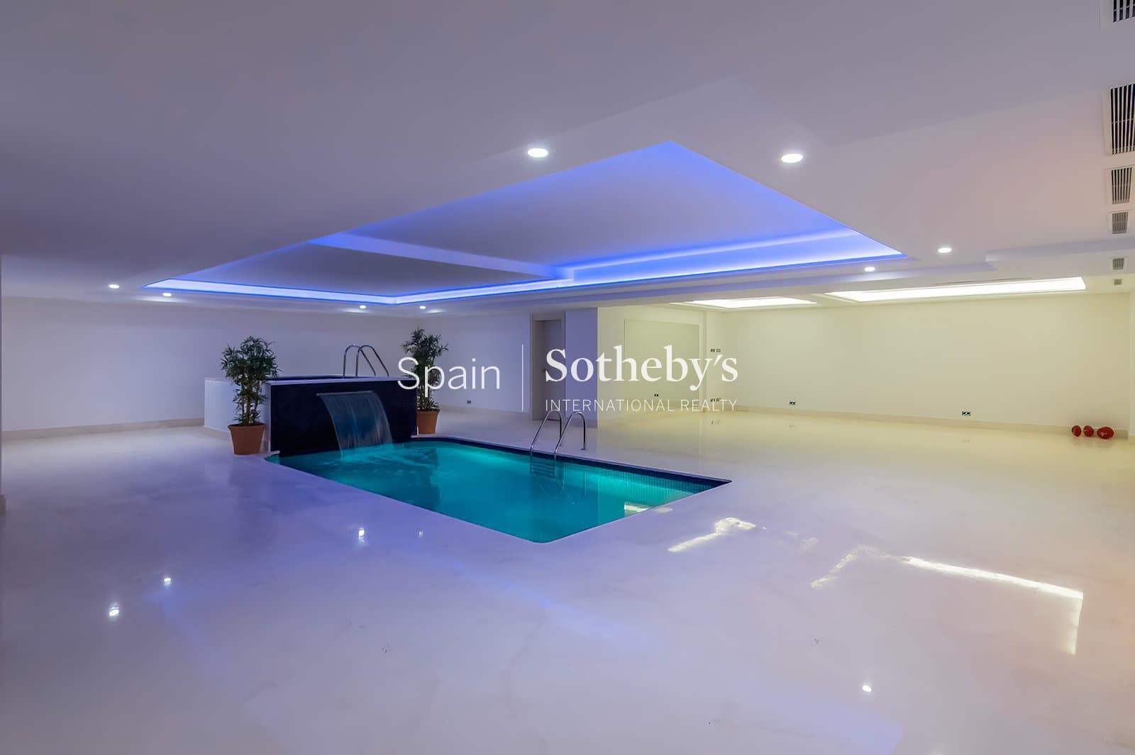 5 bedroom Villa for sale in Sotogrande with pool garage - € 6,850,000 (Ref: 9697763)