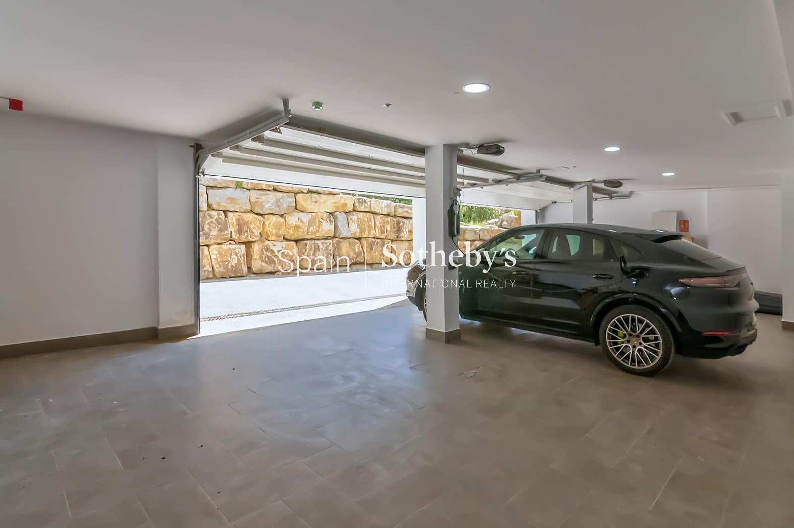 5 bedroom Villa for sale in Sotogrande with pool garage - € 6,850,000 (Ref: 9697763)