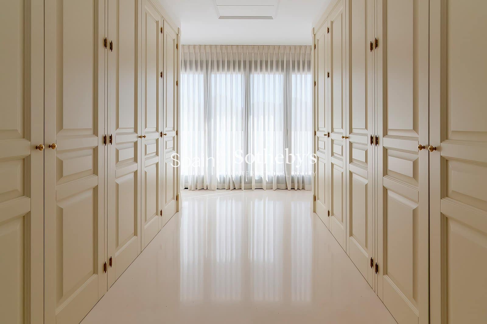 5 bedroom Villa for sale in Sotogrande with pool garage - € 6,850,000 (Ref: 9697763)