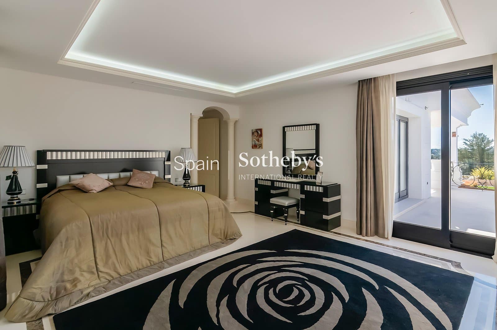 5 bedroom Villa for sale in Sotogrande with pool garage - € 6,850,000 (Ref: 9697763)