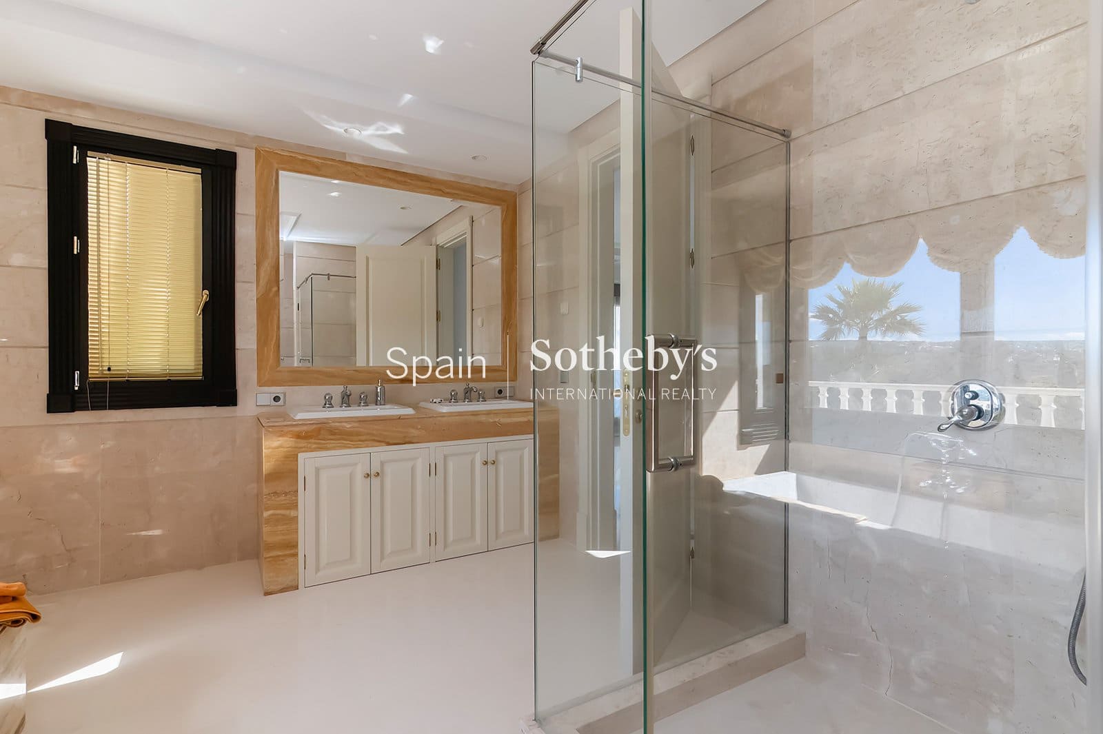 5 bedroom Villa for sale in Sotogrande with pool garage - € 6,850,000 (Ref: 9697763)