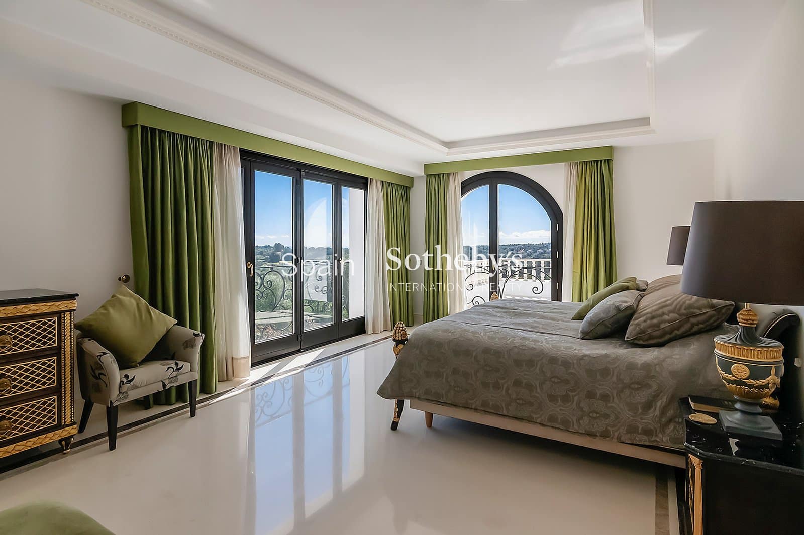 5 bedroom Villa for sale in Sotogrande with pool garage - € 6,850,000 (Ref: 9697763)