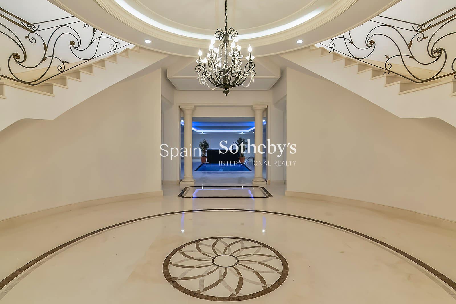 5 bedroom Villa for sale in Sotogrande with pool garage - € 6,850,000 (Ref: 9697763)