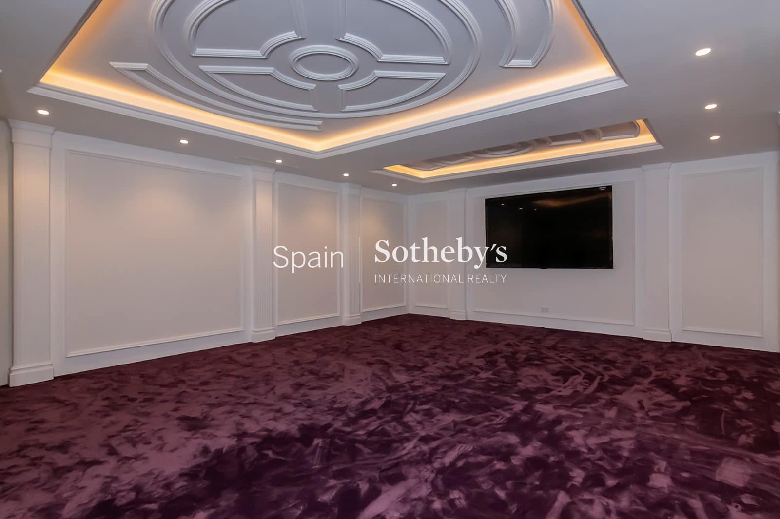 5 bedroom Villa for sale in Sotogrande with pool garage - € 6,850,000 (Ref: 9697763)