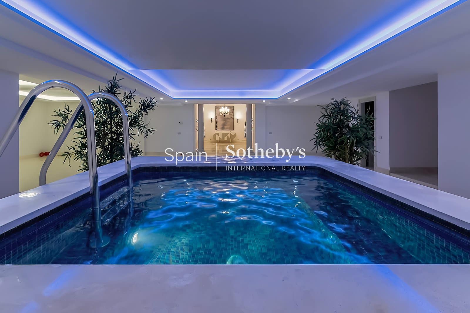 5 bedroom Villa for sale in Sotogrande with pool garage - € 6,850,000 (Ref: 9697763)