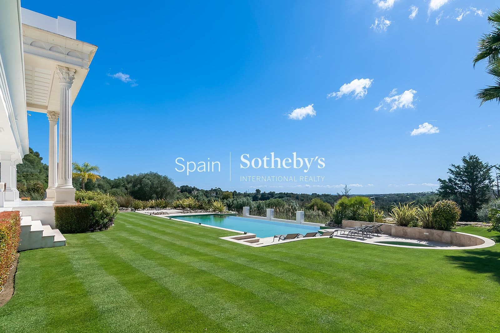 5 bedroom Villa for sale in Sotogrande with pool garage - € 6,850,000 (Ref: 9697763)
