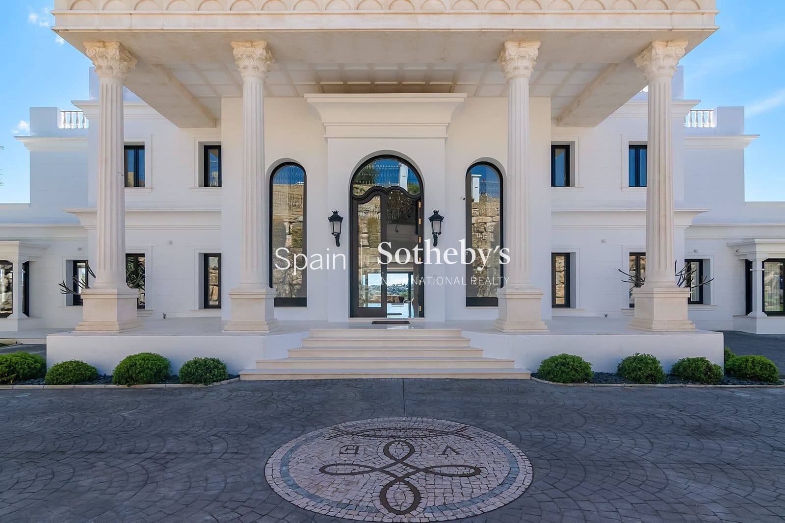 5 bedroom Villa for sale in Sotogrande with pool garage - € 6,850,000 (Ref: 9697763)