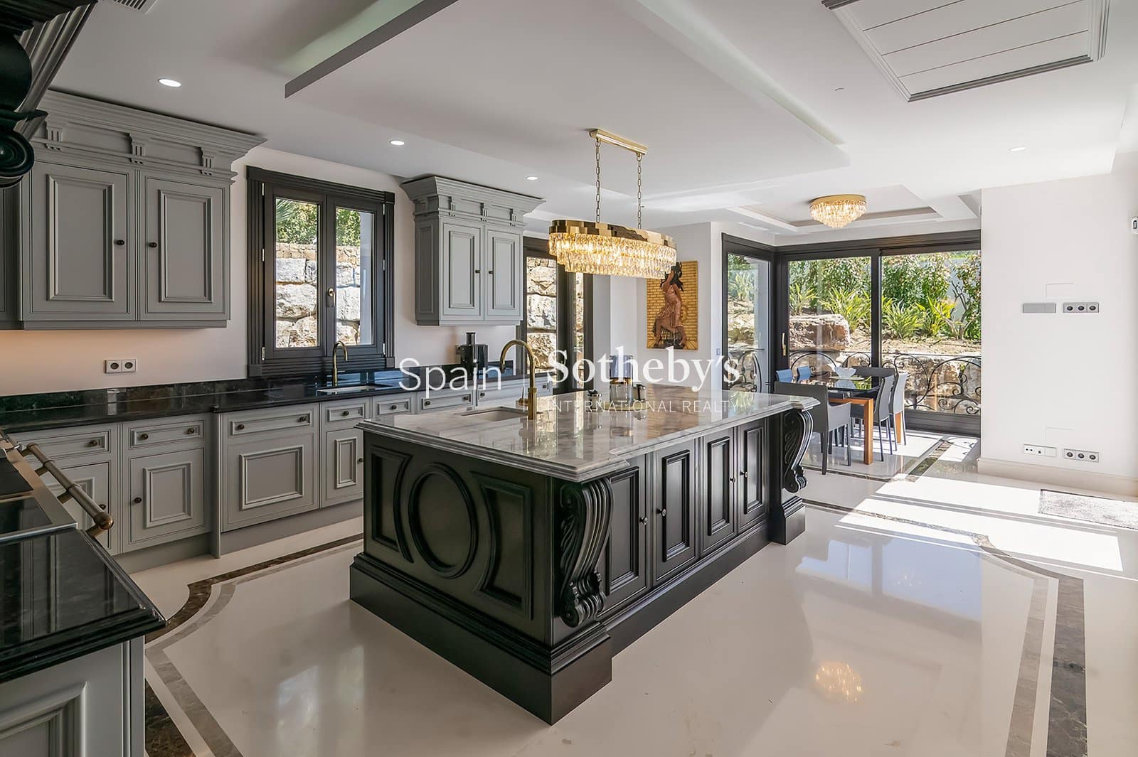 5 bedroom Villa for sale in Sotogrande with pool garage - € 6,850,000 (Ref: 9697763)