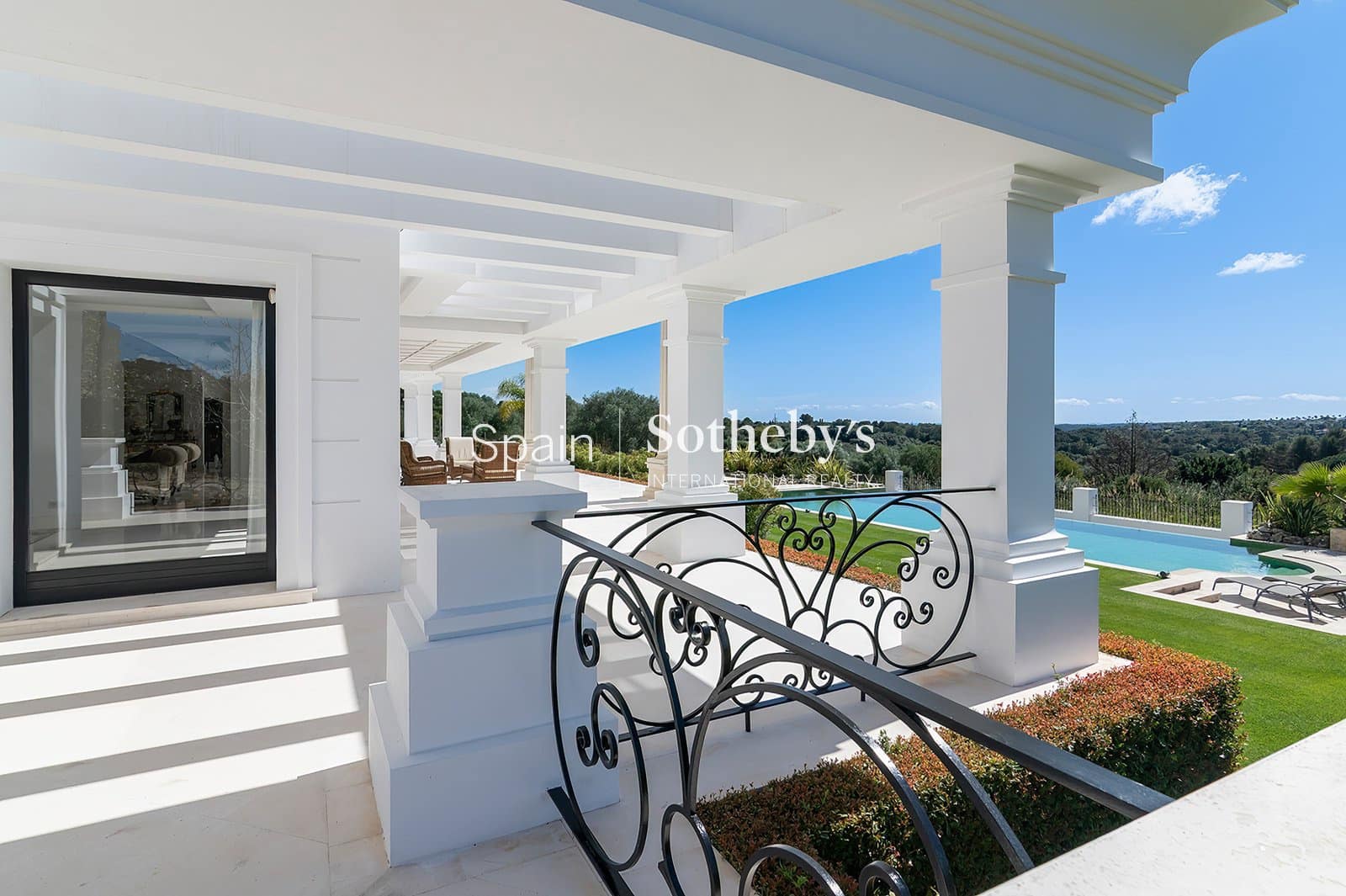 5 bedroom Villa for sale in Sotogrande with pool garage - € 6,850,000 (Ref: 9697763)