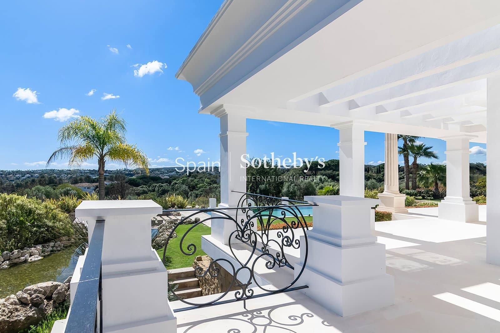 5 bedroom Villa for sale in Sotogrande with pool garage - € 6,850,000 (Ref: 9697763)