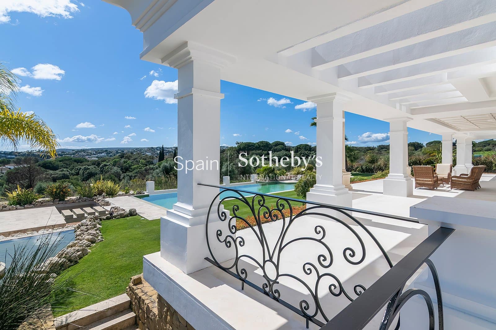 5 bedroom Villa for sale in Sotogrande with pool garage - € 6,850,000 (Ref: 9697763)