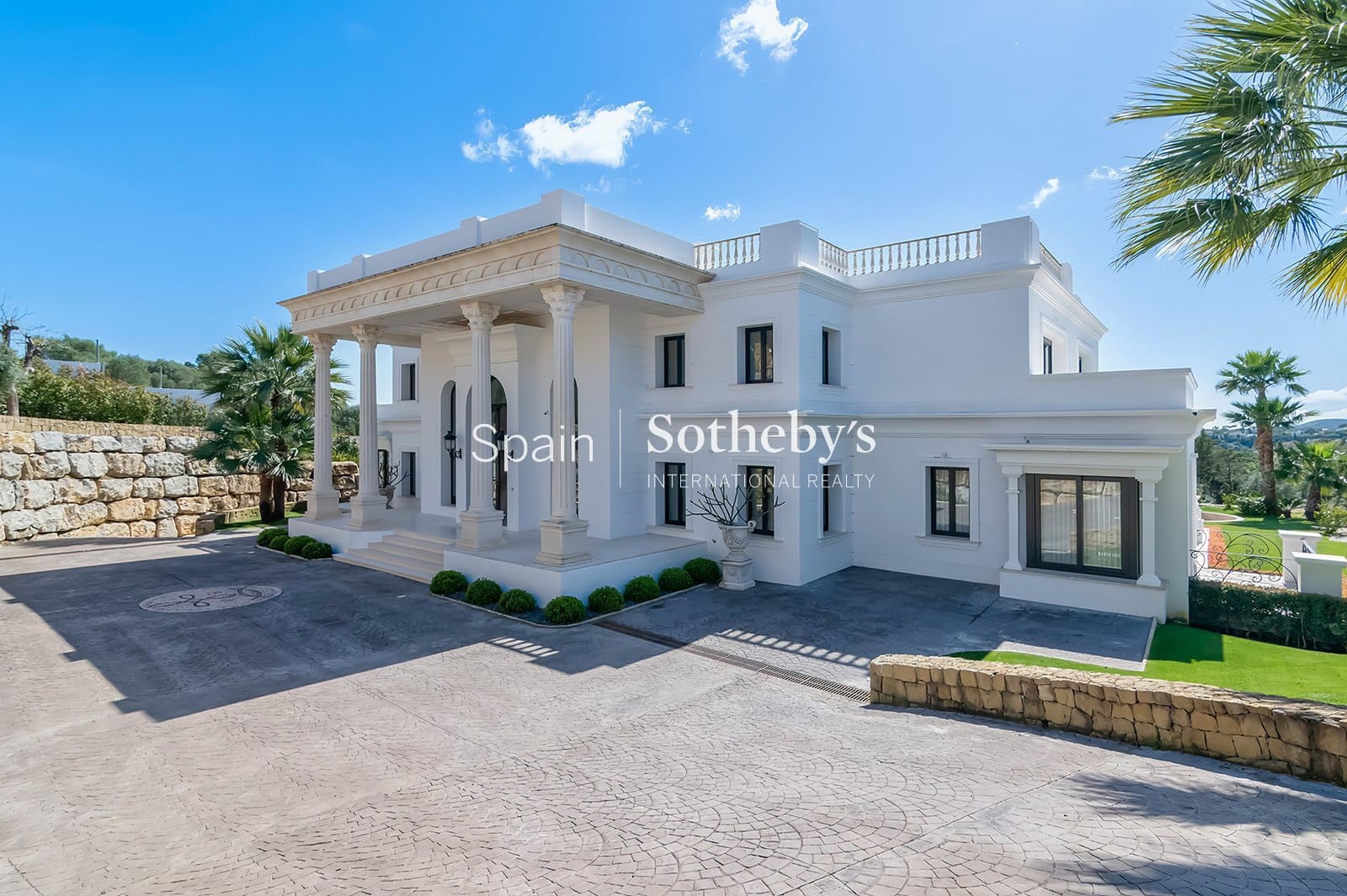 5 bedroom Villa for sale in Sotogrande with pool garage - € 6,850,000 (Ref: 9697763)