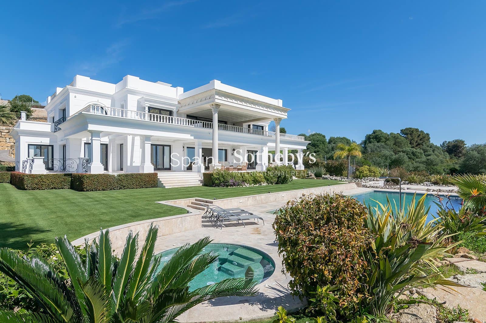 5 bedroom Villa for sale in Sotogrande with pool garage - € 6,850,000 (Ref: 9697763)