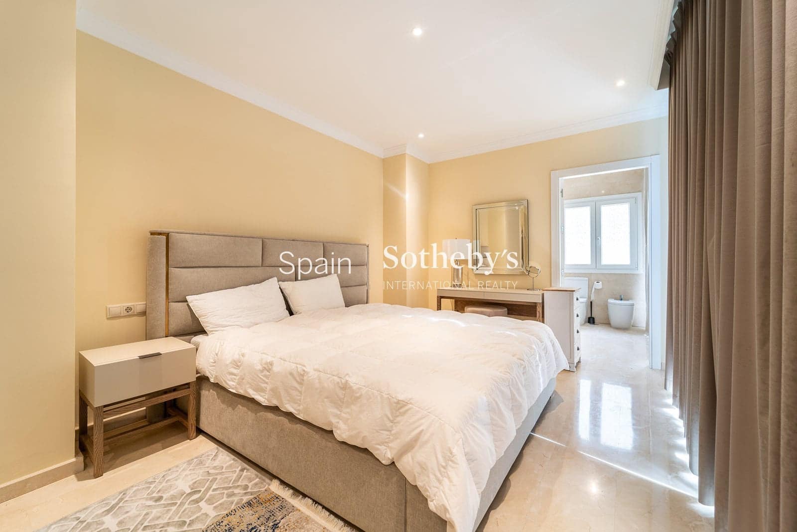 5 Zimmer Villa zu verkaufen in New Golden Mile mit Pool Garage - 2.500.000 € (Ref: 9713224)