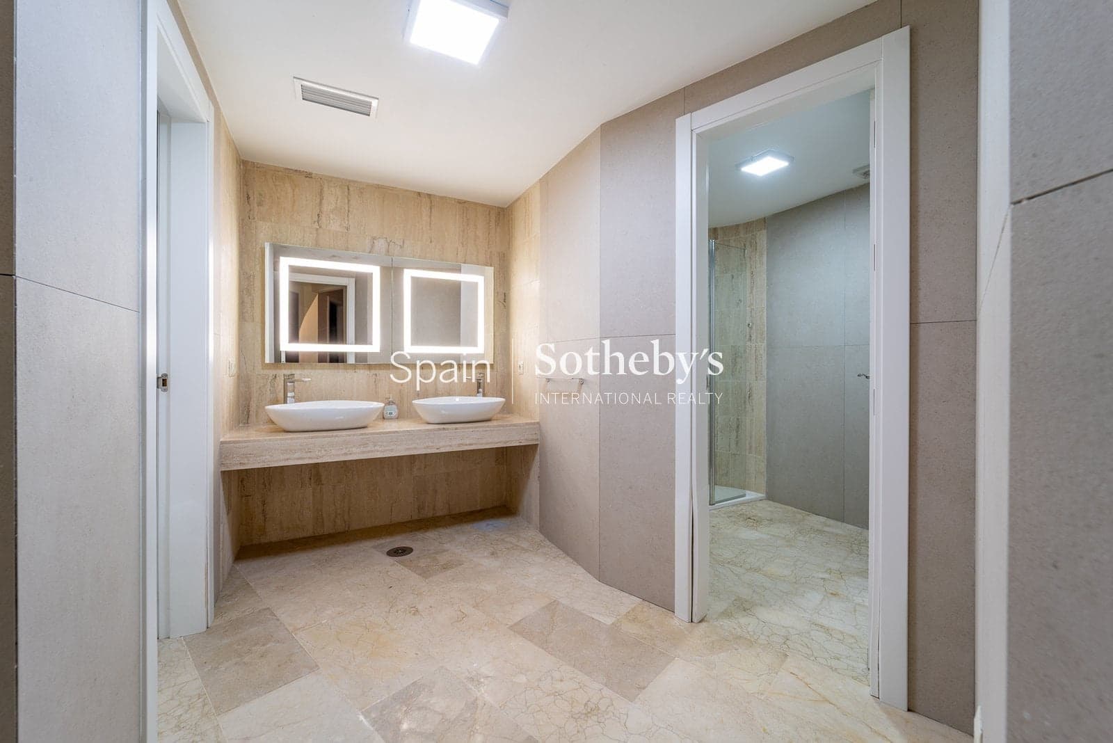 5 Zimmer Villa zu verkaufen in New Golden Mile mit Pool Garage - 2.500.000 € (Ref: 9713224)