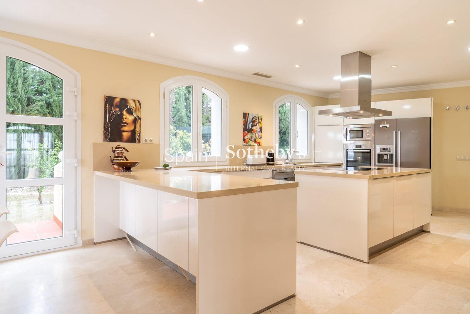 5 Zimmer Villa zu verkaufen in New Golden Mile mit Pool Garage - 2.500.000 € (Ref: 9713224)