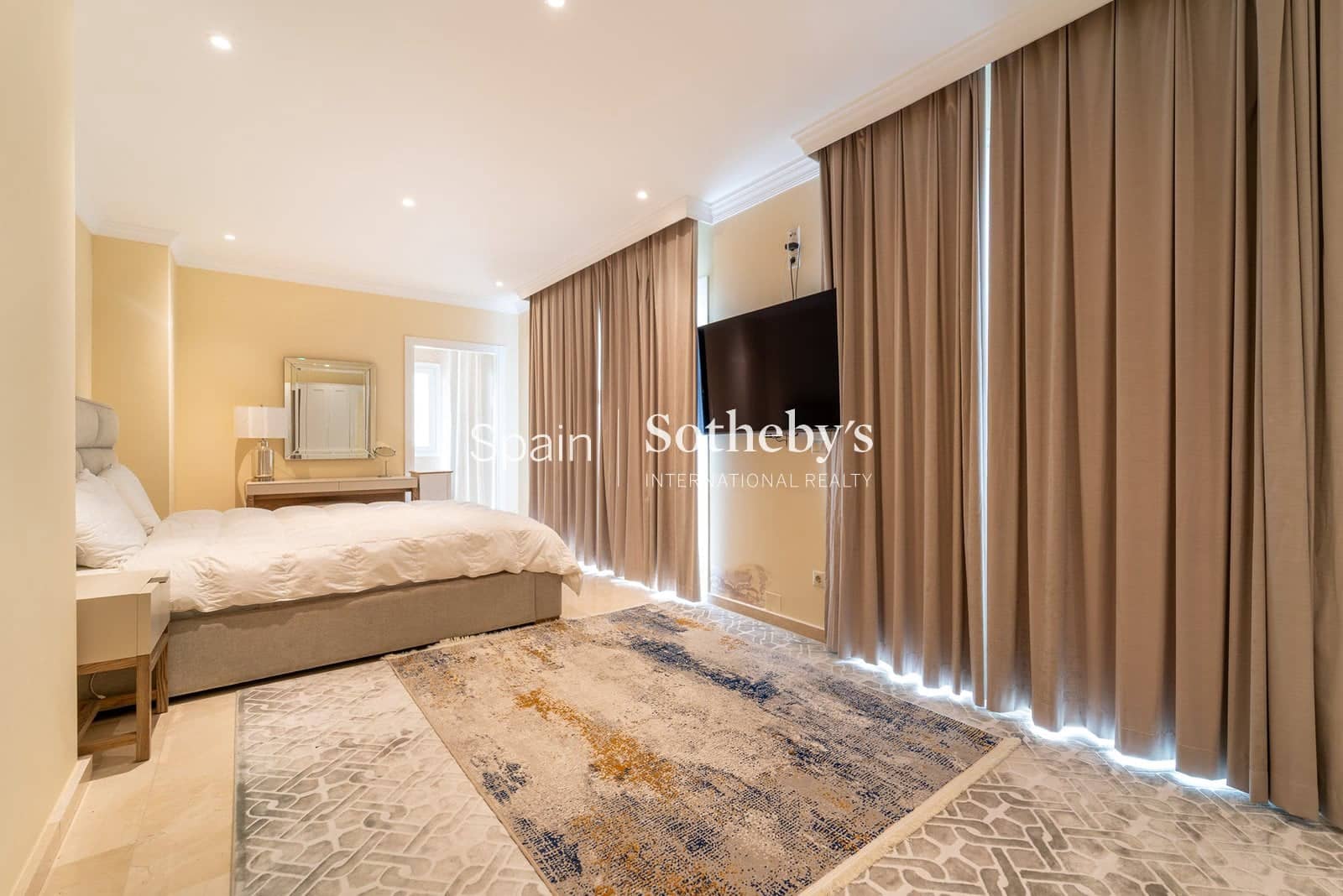 5 Zimmer Villa zu verkaufen in New Golden Mile mit Pool Garage - 2.500.000 € (Ref: 9713224)