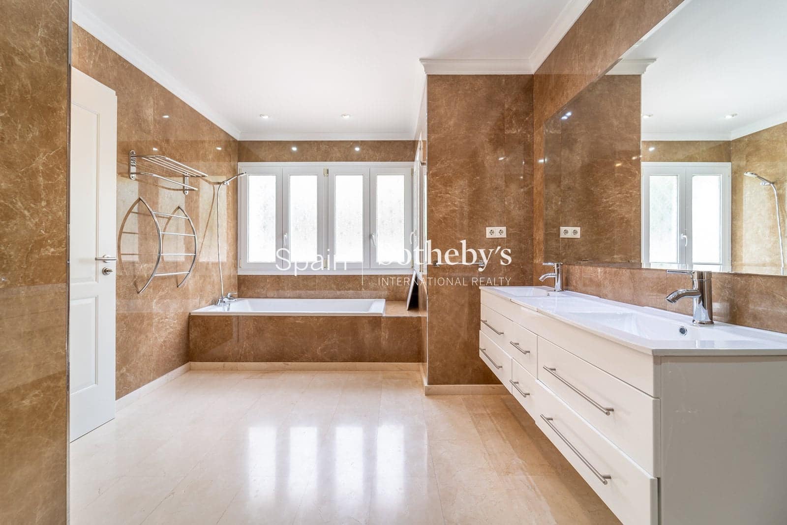 5 Zimmer Villa zu verkaufen in New Golden Mile mit Pool Garage - 2.500.000 € (Ref: 9713224)