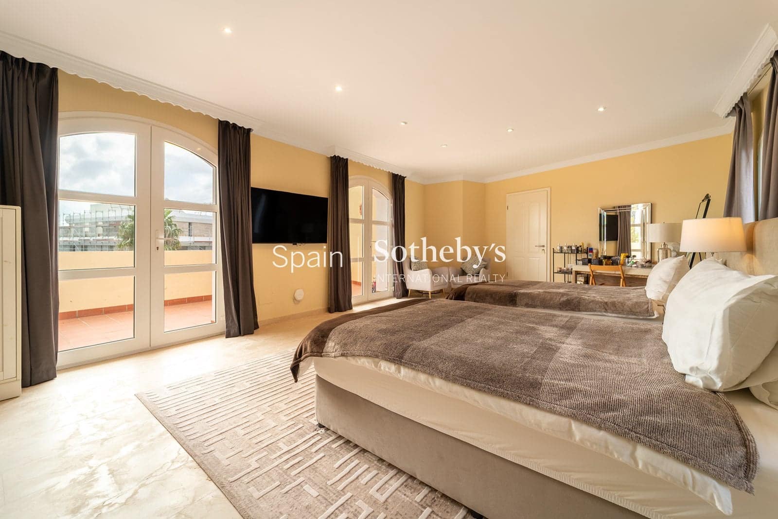 5 Zimmer Villa zu verkaufen in New Golden Mile mit Pool Garage - 2.500.000 € (Ref: 9713224)