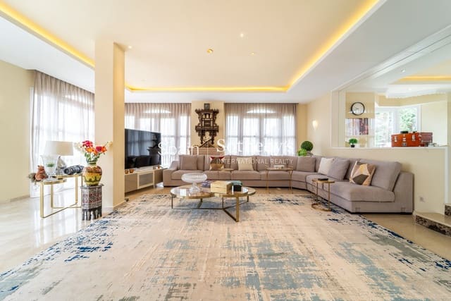 5 Zimmer Villa zu verkaufen in El Velerín, Estepona mit Pool Garage - 2.500.000 € (Ref: 9713224)