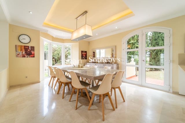 5 Zimmer Villa zu verkaufen in El Velerín, Estepona mit Pool Garage - 2.500.000 € (Ref: 9713224)