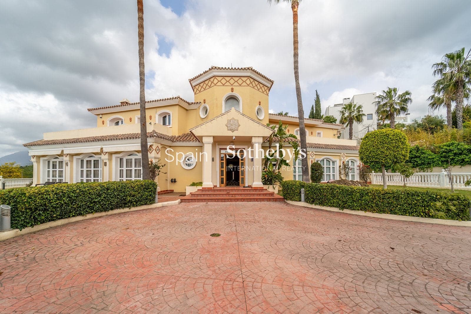 5 Zimmer Villa zu verkaufen in New Golden Mile mit Pool Garage - 2.500.000 € (Ref: 9713224)