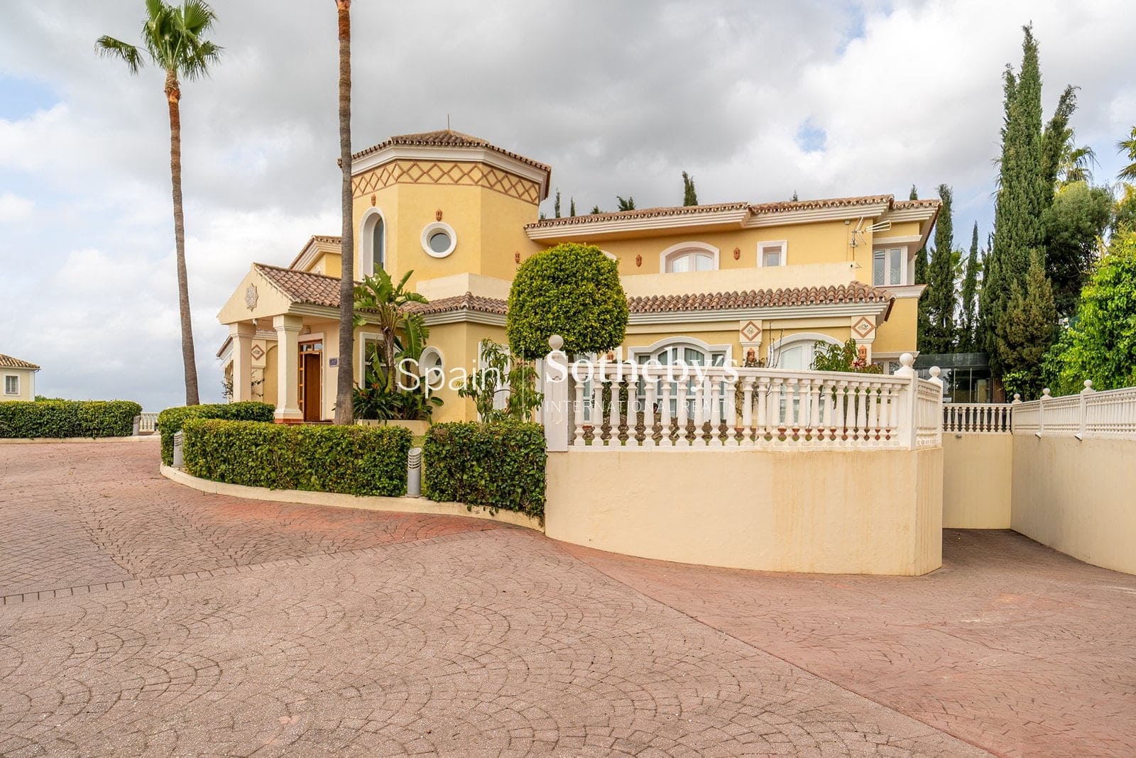 5 Zimmer Villa zu verkaufen in New Golden Mile mit Pool Garage - 2.500.000 € (Ref: 9713224)