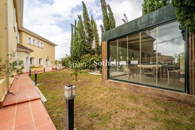 5 Zimmer Villa zu verkaufen in El Velerín, Estepona mit Pool Garage - 2.500.000 € (Ref: 9713224)