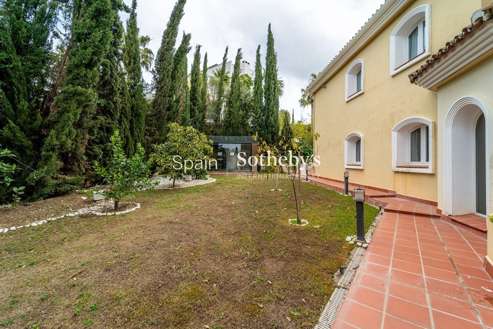 5 Zimmer Villa zu verkaufen in New Golden Mile mit Pool Garage - 2.500.000 € (Ref: 9713224)