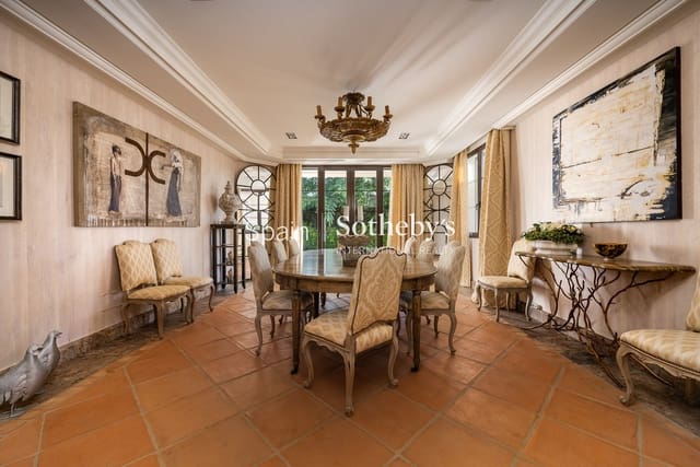Chalet de 8 habitaciones en Guadalmina Baja, Marbella en venta con piscina garaje - 7.500.000 € (Ref: 9731228)