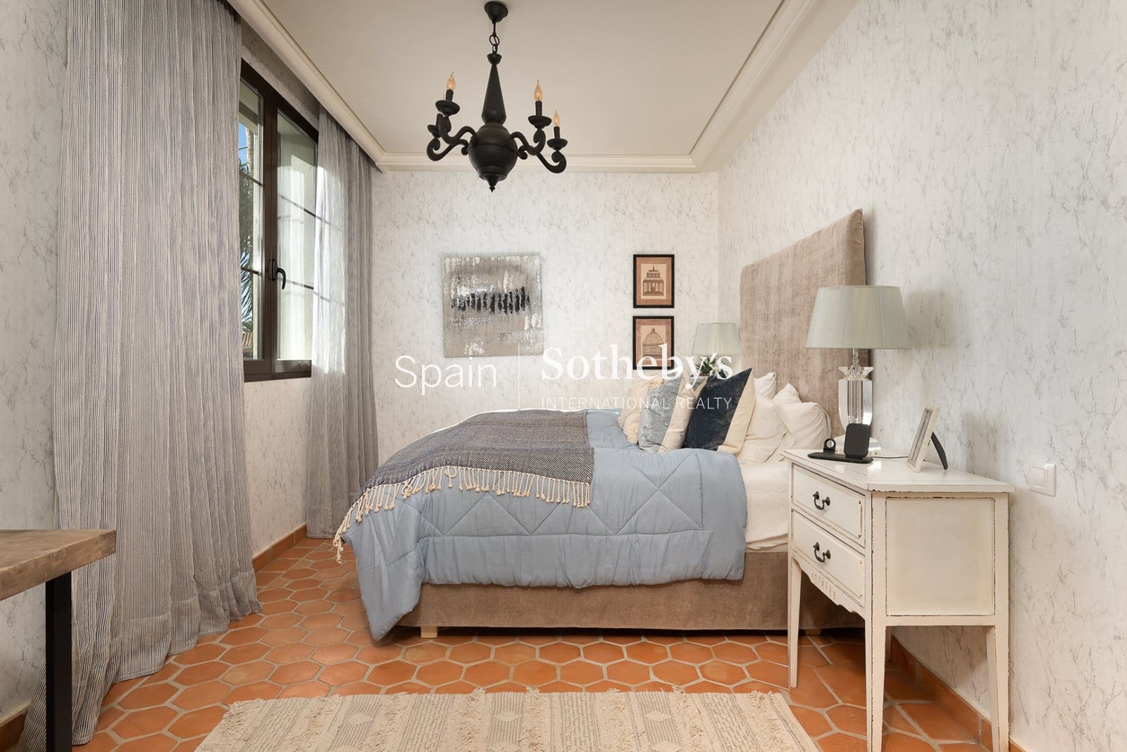 8 bedroom Villa for sale in Guadalmina with pool garage - € 7,500,000 (Ref: 9731228)